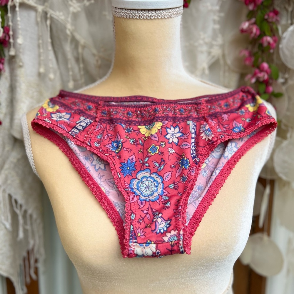 Vintage Spell Red Lovebird Bloomers, Medium